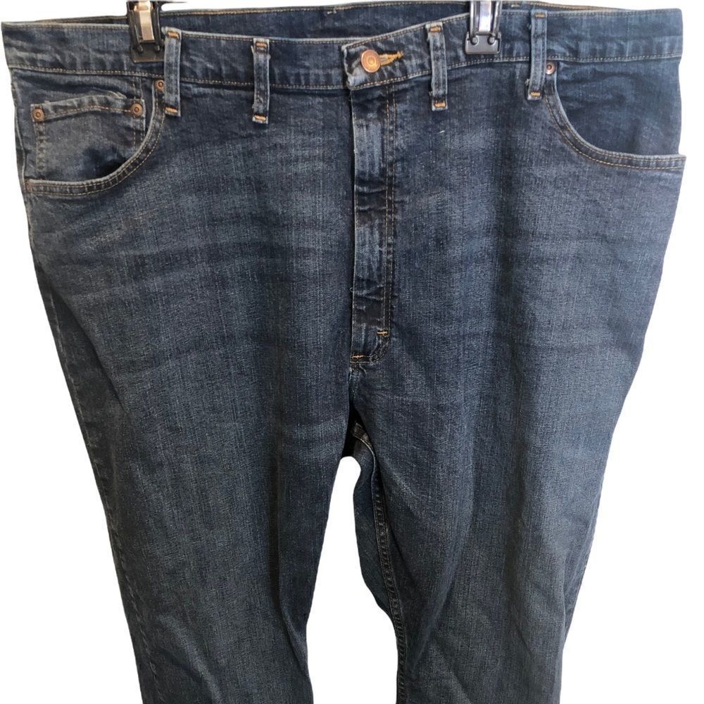 Wrangler Men's Relaxed Fit Straight Leg Medium‎ Wash 44x30